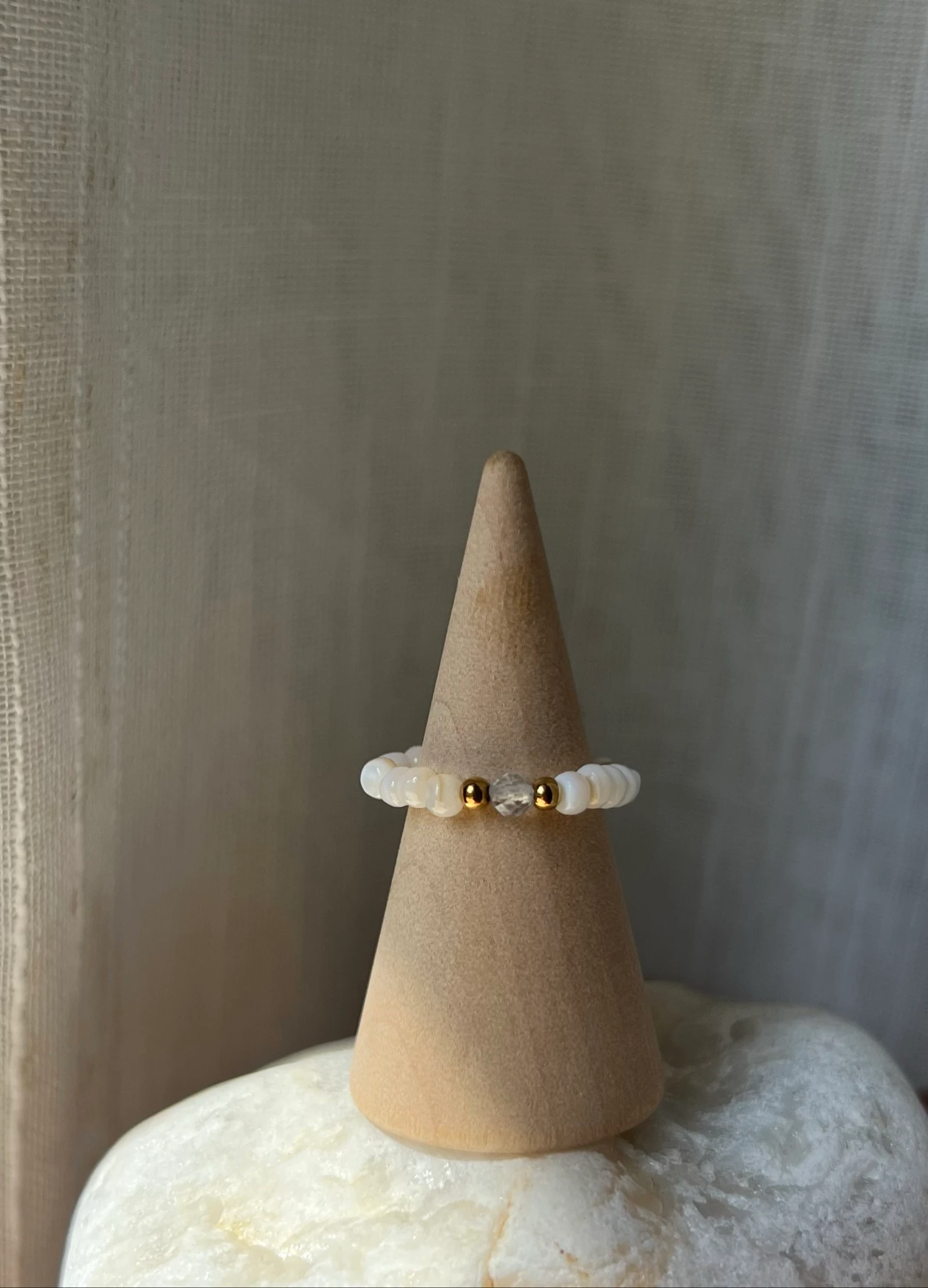 Bague perles de coquillages et labradorite  – photo 2